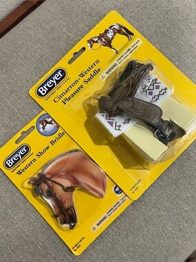 Breyer no. 2494 Cimarron Western Pleasure Saddle w/ show bridle 2468